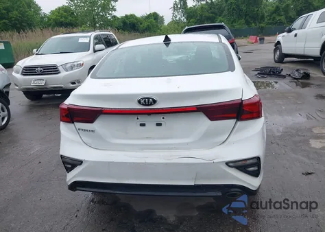 2021 Kia Forte Lxs из США, поврежденный, VIN 3KPF24AD5ME405958
